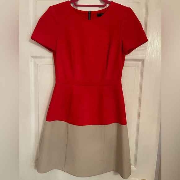 NWT! Brand new BCBGMAXAZRIA Hannah Dress size 4. Color BRGTRED CO (Red) - Picture 4 of 16